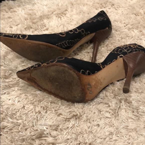 Guess Pumps - Picture 4 of 4